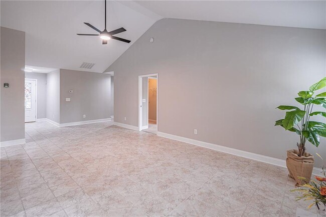 Photo - 5660 Crest Hill Dr NE