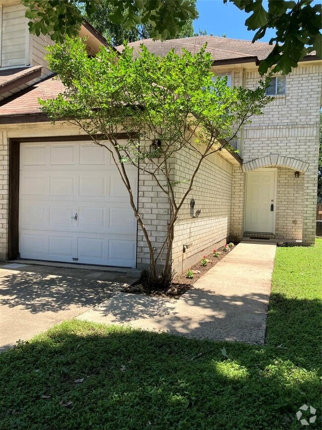 Building Photo - 9629 Sugar Hill Dr Rental