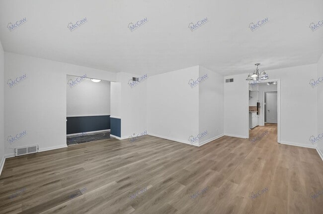 Photo - 705 Scottsdale Dr