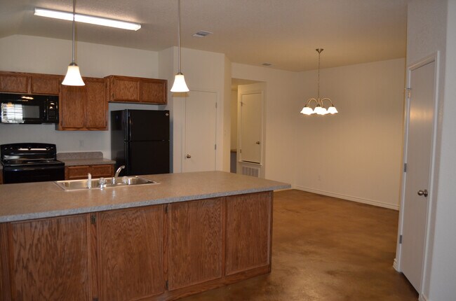 Photo - 914 Maplewood Dr Unidad A-SHOWABLE