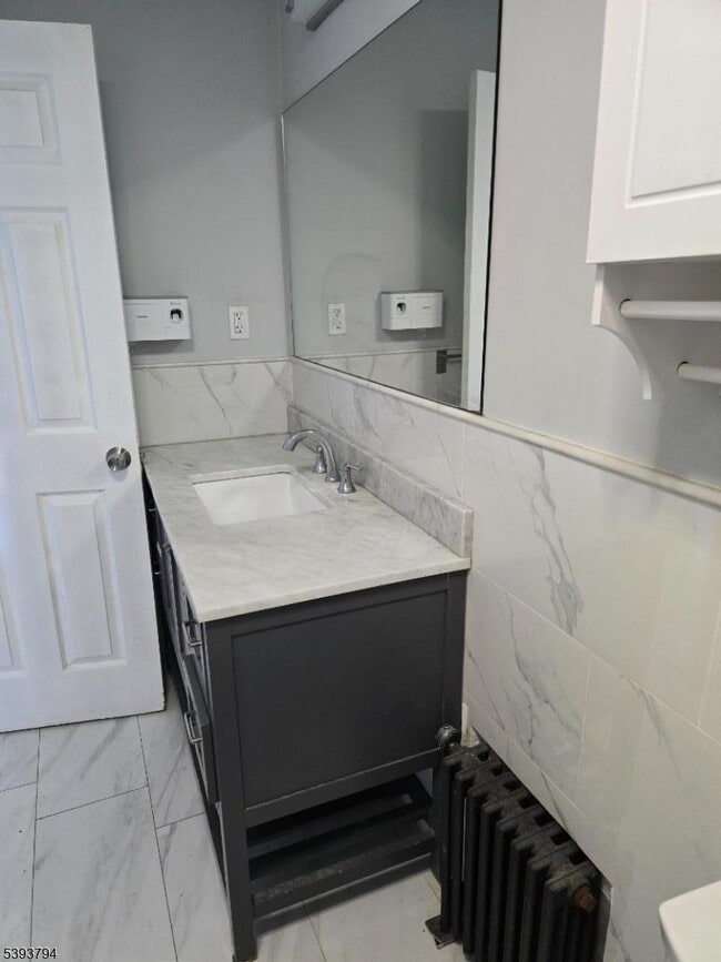 Photo - 140 Wakeman Ave