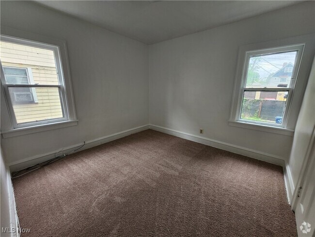 Building Photo - 820 Helmsdale Rd Unit 820 Rental
