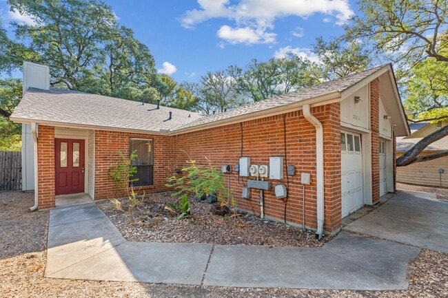 Building Photo - AUS2518 Howellwood Unit A