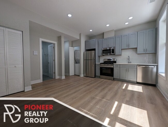 Photo - 440 W Belden Ave Unit 2