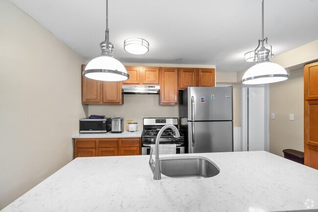 Building Photo - 1107 E Genesee St Rental