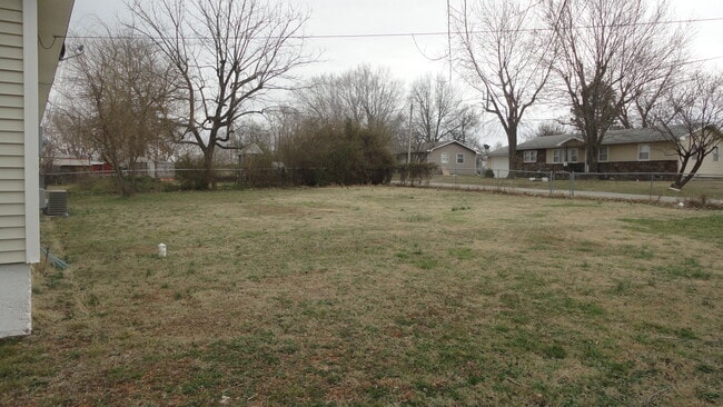 Building Photo - 108 W Garner St