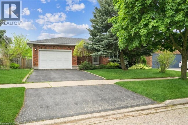 Photo - 47 Claycroft Crescent