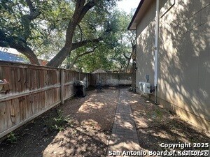 Building Photo - 16426 Hornet Creek Dr Unit GARAGE APT