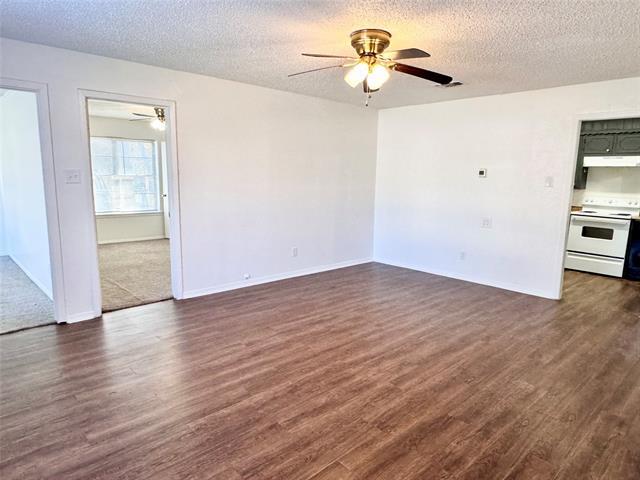 Photo - 141 NW Jayellen Ave