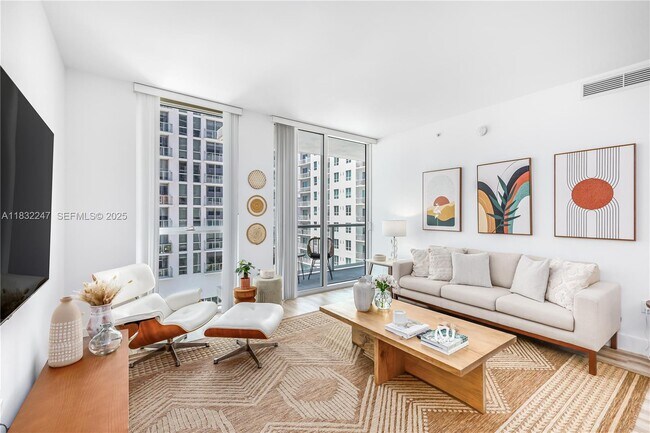 Photo - 253 NE 2nd St Unidad 1606