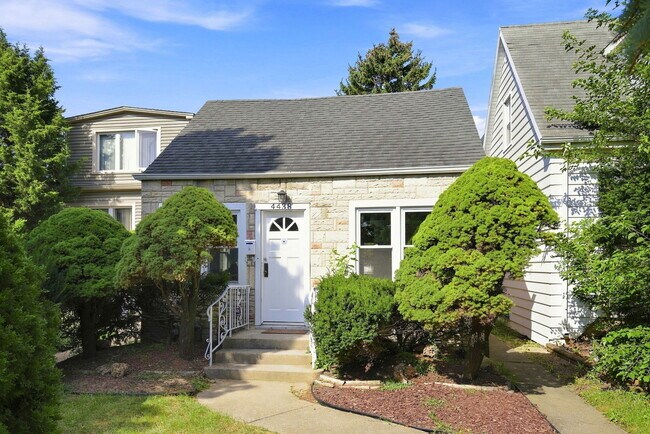 Photo - 4438 N Narragansett Ave