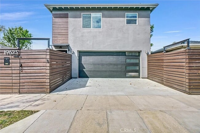Photo - 19623 Hartland St