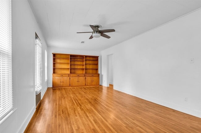 Photo - 807 Fisher St