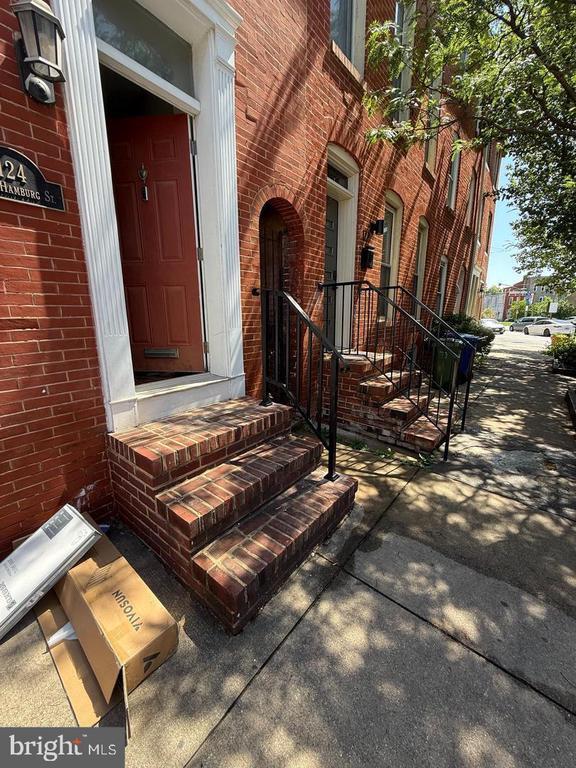 Photo - 124 W Hamburg St