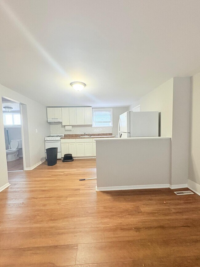 Building Photo - 15 Maple St Unit 1 Rental