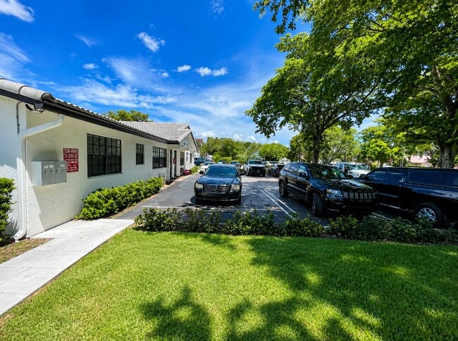 11401 NW 43rd St