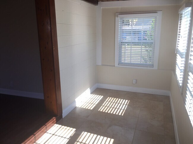 Photo - Bungalow - Close to Howard and UT