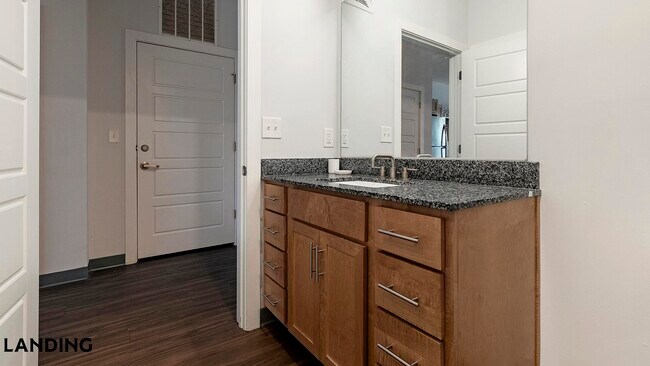 Photo - 302 13th St S Unidad 611