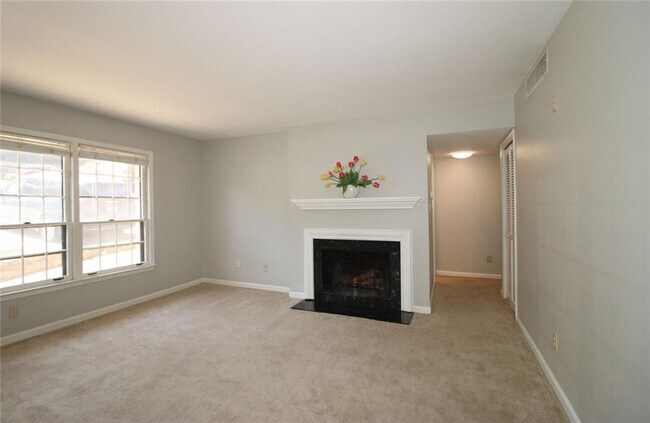 Photo - 68 La Rue Pl NW