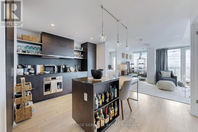Photo - 197 Yonge St Unit 5811
