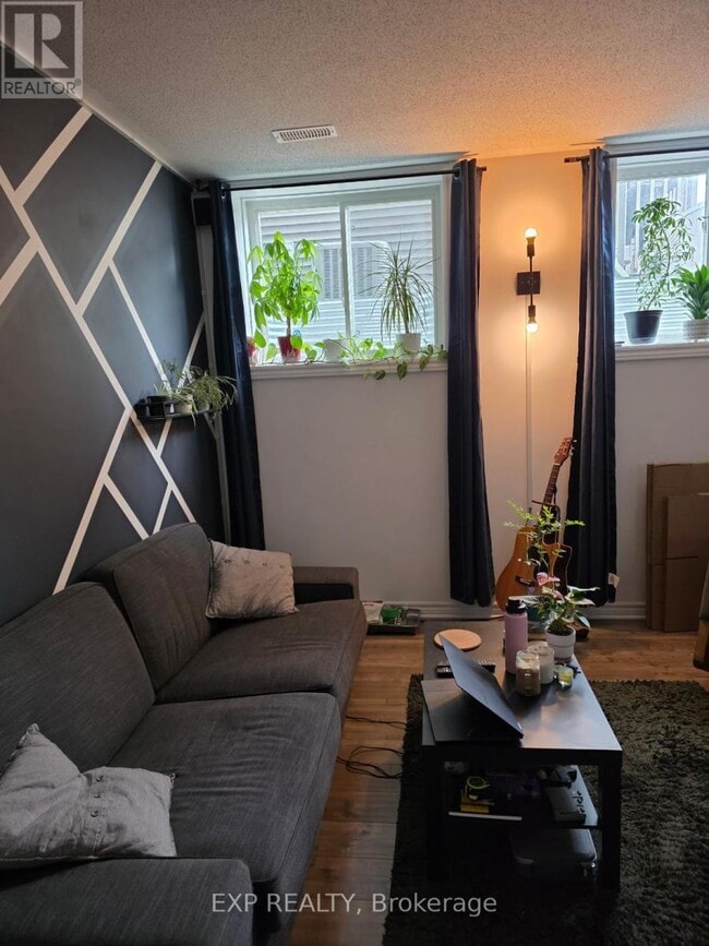 Photo - 159 Minikan St Unit B