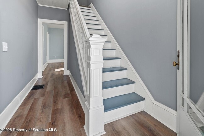 Photo - 724 Electric St