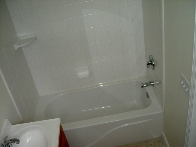 406 E 38th St Unit 406 B