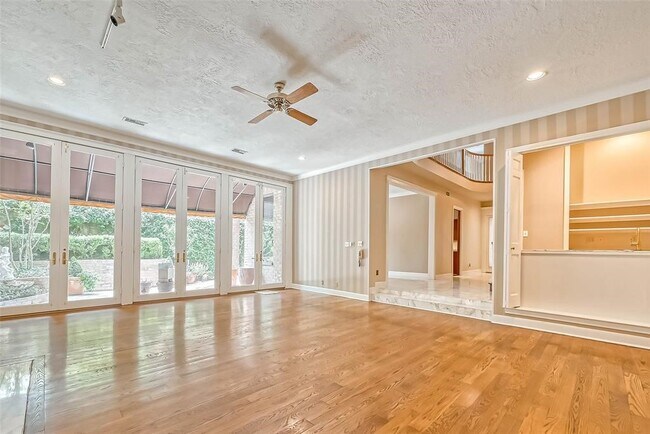 Photo - 1331 Bissonnet St