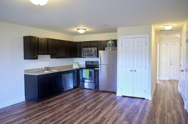 Photo - MOVE IN SPECIAL!! $200 OFF FIRST MONTHS RENT