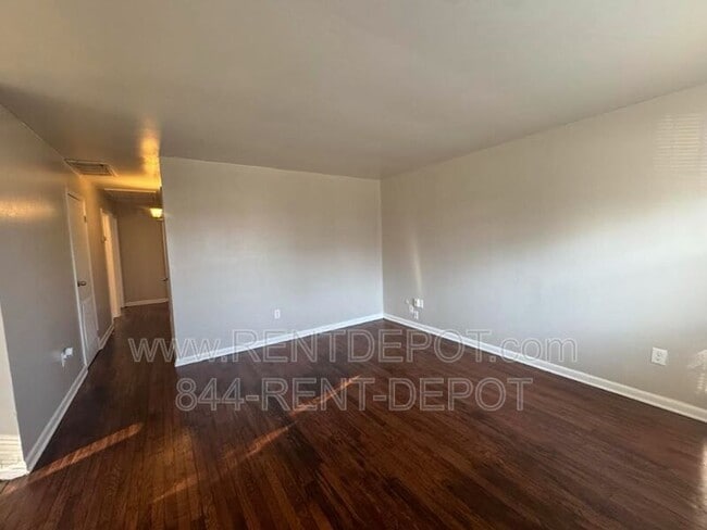 Photo - 720 Sweetser Ave