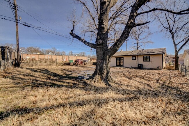 Photo - 2120 S Main St