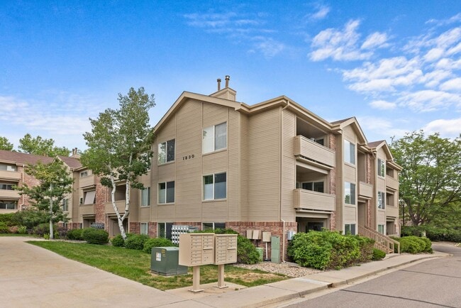 Building Photo - GREAT LOCATION 2 Bed 2 Bath Condo in Hunter's Ridge-Available Now! Unit 208