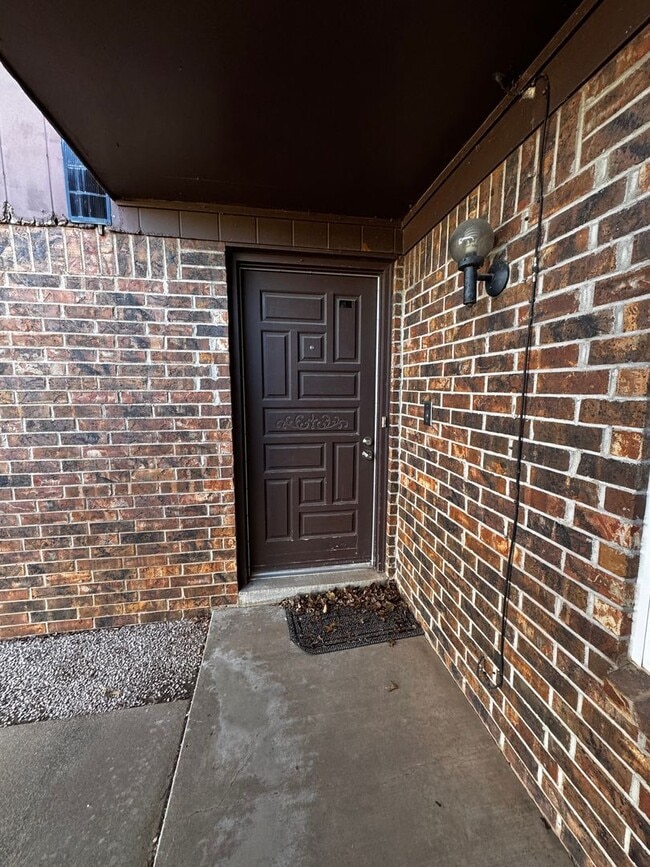 Photo - Large 2bedroom 2bathroom CH/A 2 car garage