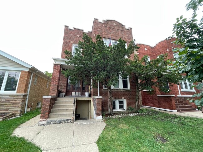Building Photo - 4253 N Austin Ave