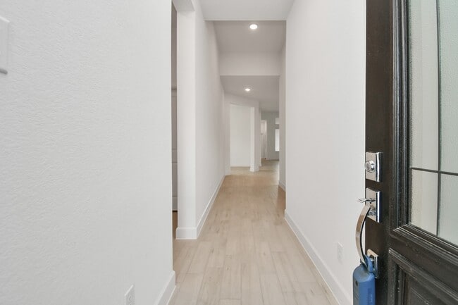 Photo - 211 Amaranth Wy