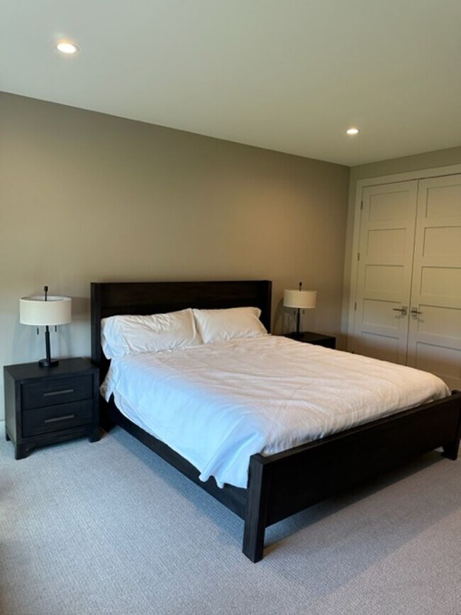 Photo - Fully Furnished Condo for Rent in Black Bull!