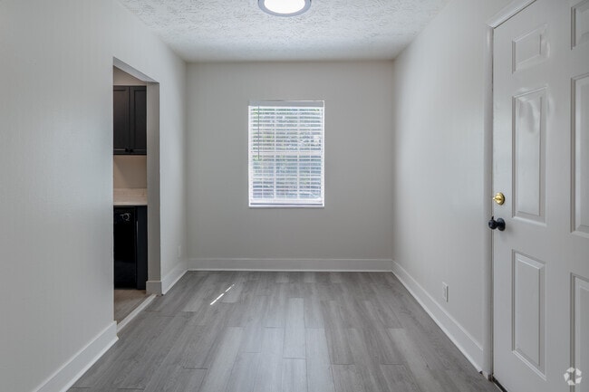 1BR, 1BA - 980SF - Dining Room