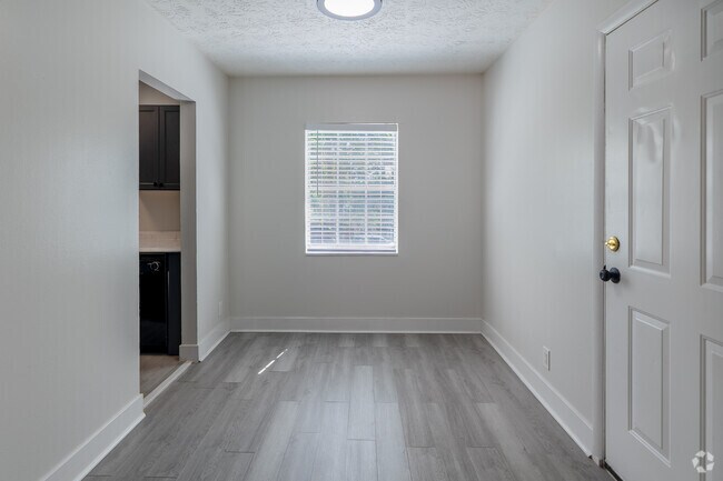 1BR, 1BA - 980SF - Dining Room - Avner Holdings