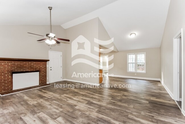 Photo - 325 Greensprings Dr