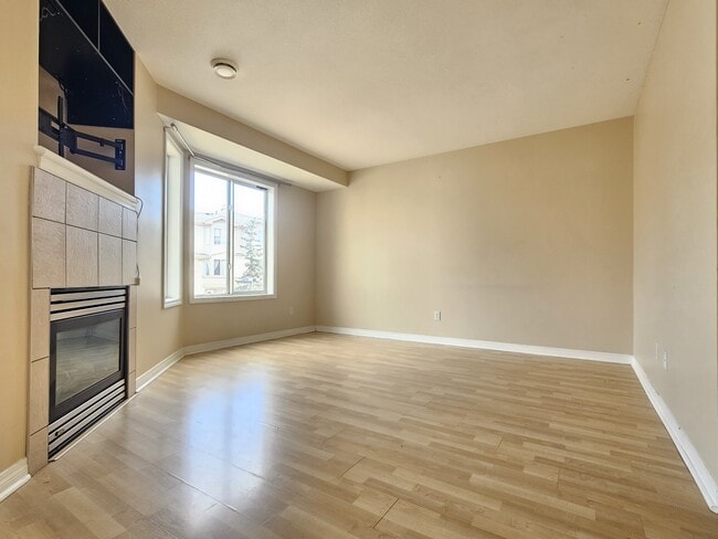 Photo - 2505-2542 42 St NW