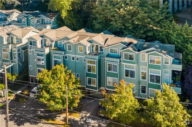 Building Photo - 1802 Franklin Ave E Rental