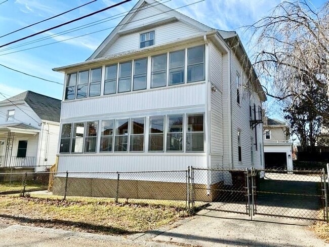 Building Photo - 34 Rutland St Unit 2