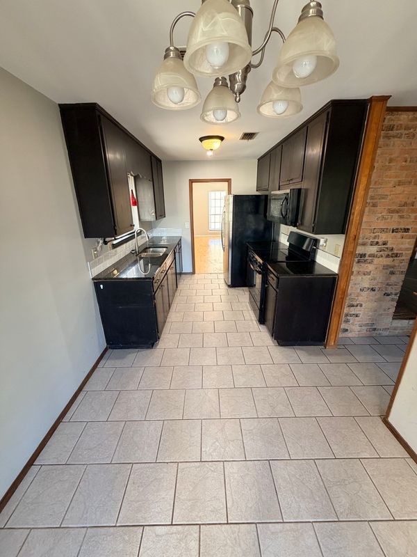 Photo - 406 Sheila Blvd