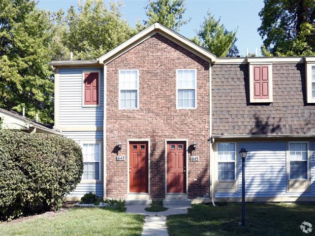 Building Photo - Oakwood Apartments & Townhomes