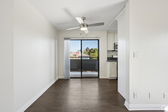 1BR, 1BA - 625SF - Dining Room - Chateau Emelita Apartments