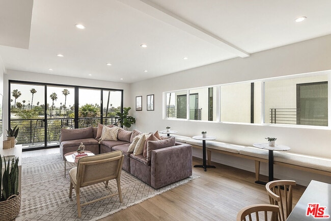 Photo - 811 N Harvard Blvd Unit ALL