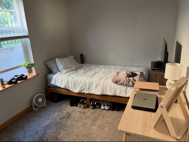 Photo - AVAILABLE NOW! 6 bed/2 bath House Walking ...