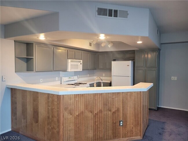 6917 Cobre Azul Ave