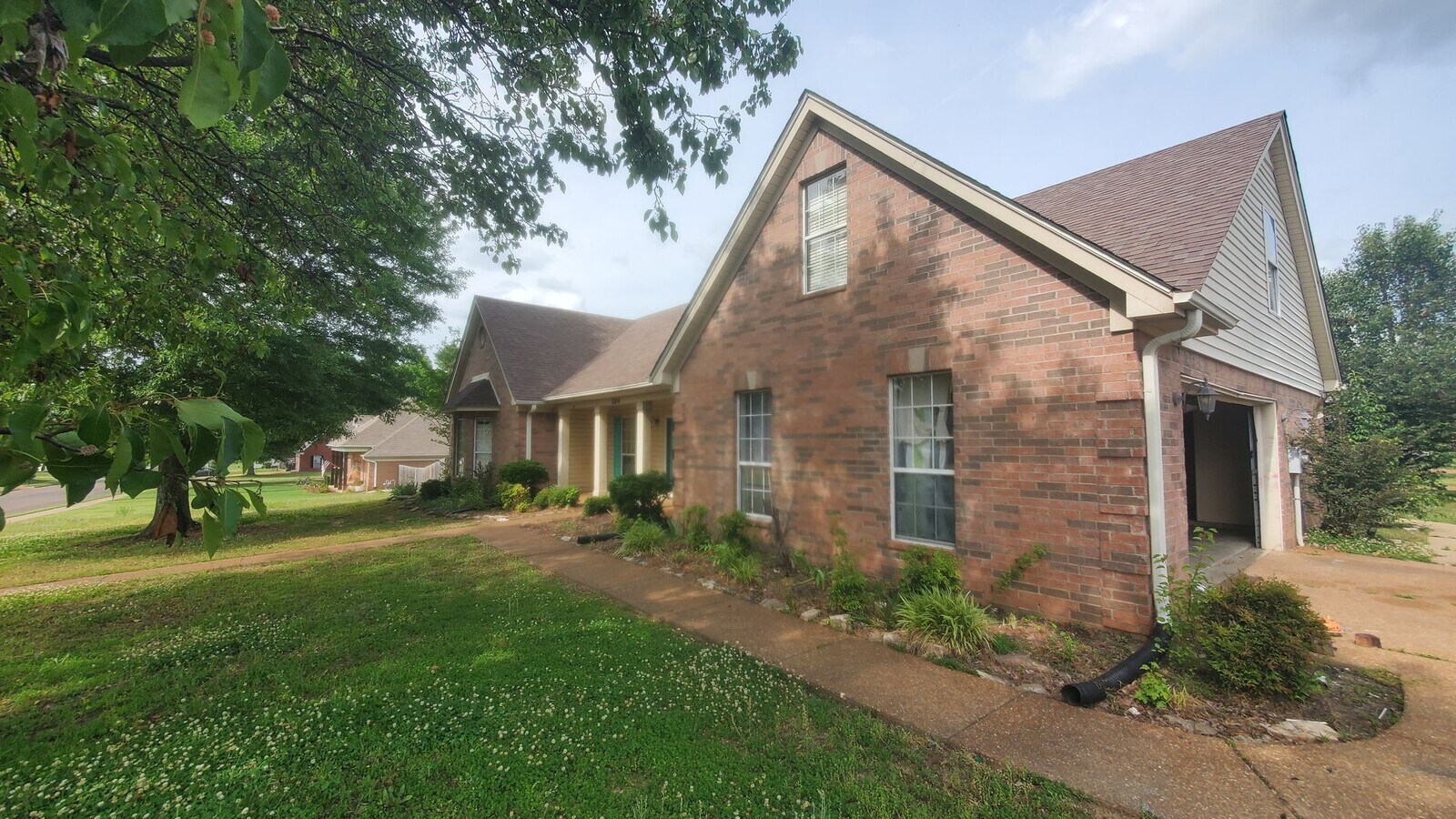 Photo - 1084 Tara Dr