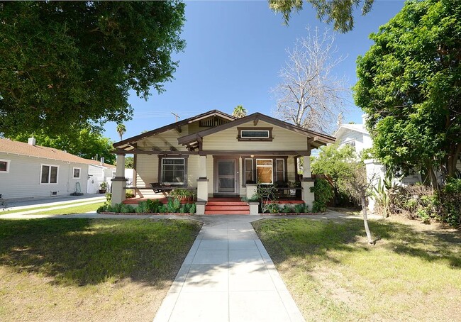 711 N Zeyn St